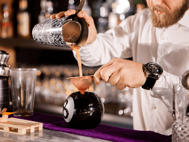Bartender Y Coctelería Moderna
